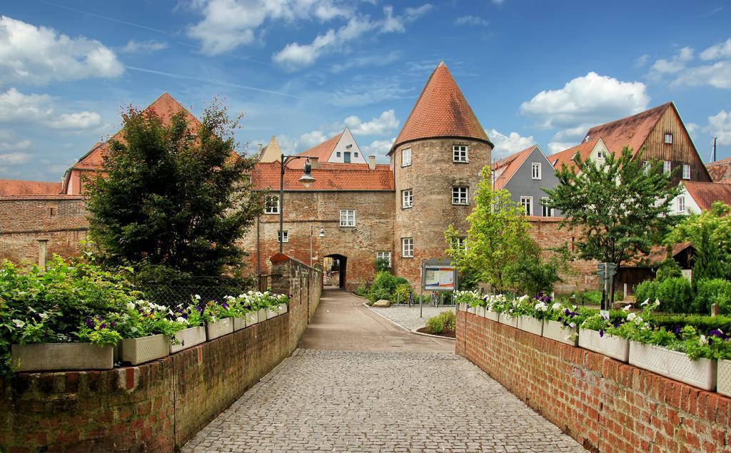Aparthotel Donaustern Asbach-Baumenheim Екстер'єр фото