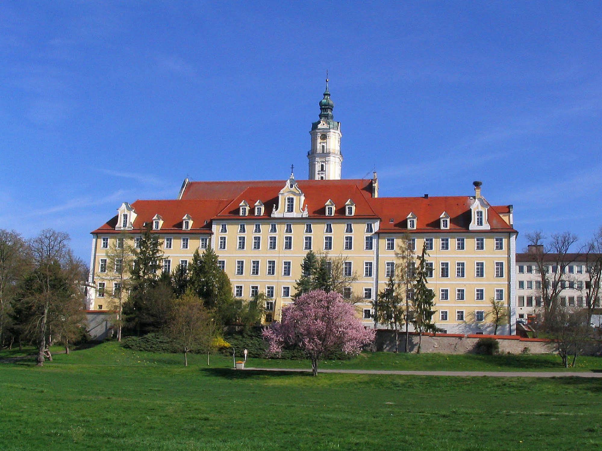 Aparthotel Donaustern Asbach-Baumenheim Екстер'єр фото