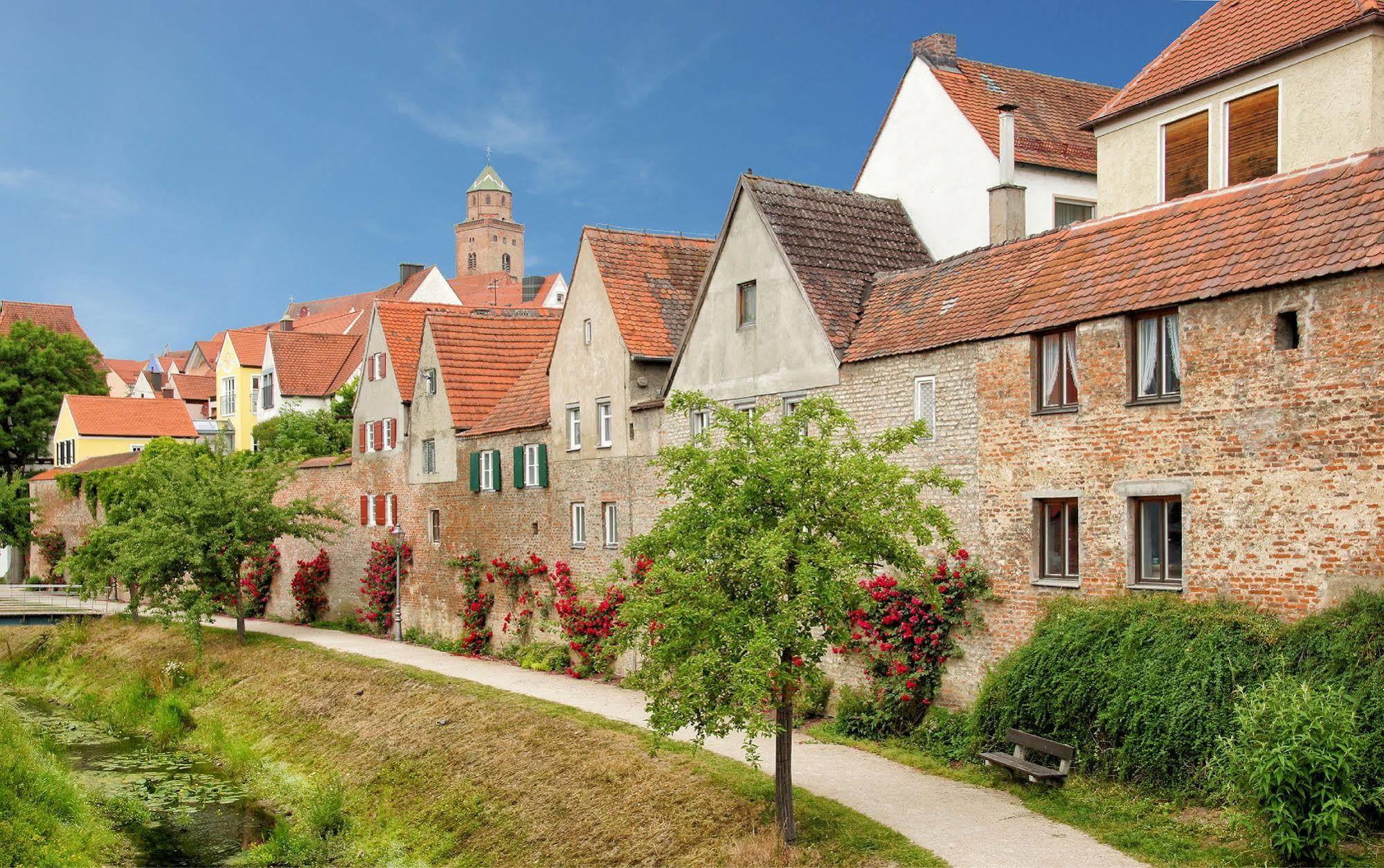 Aparthotel Donaustern Asbach-Baumenheim Екстер'єр фото