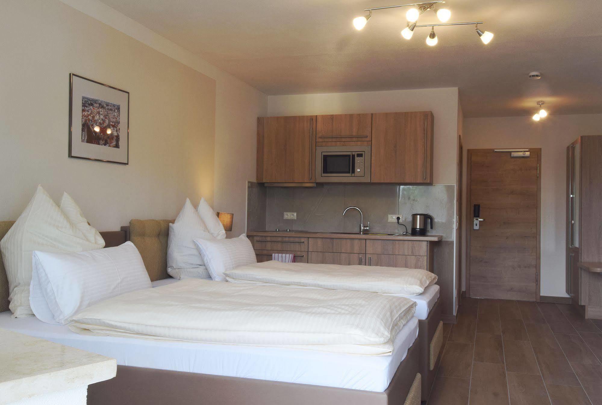 Aparthotel Donaustern Asbach-Baumenheim Екстер'єр фото