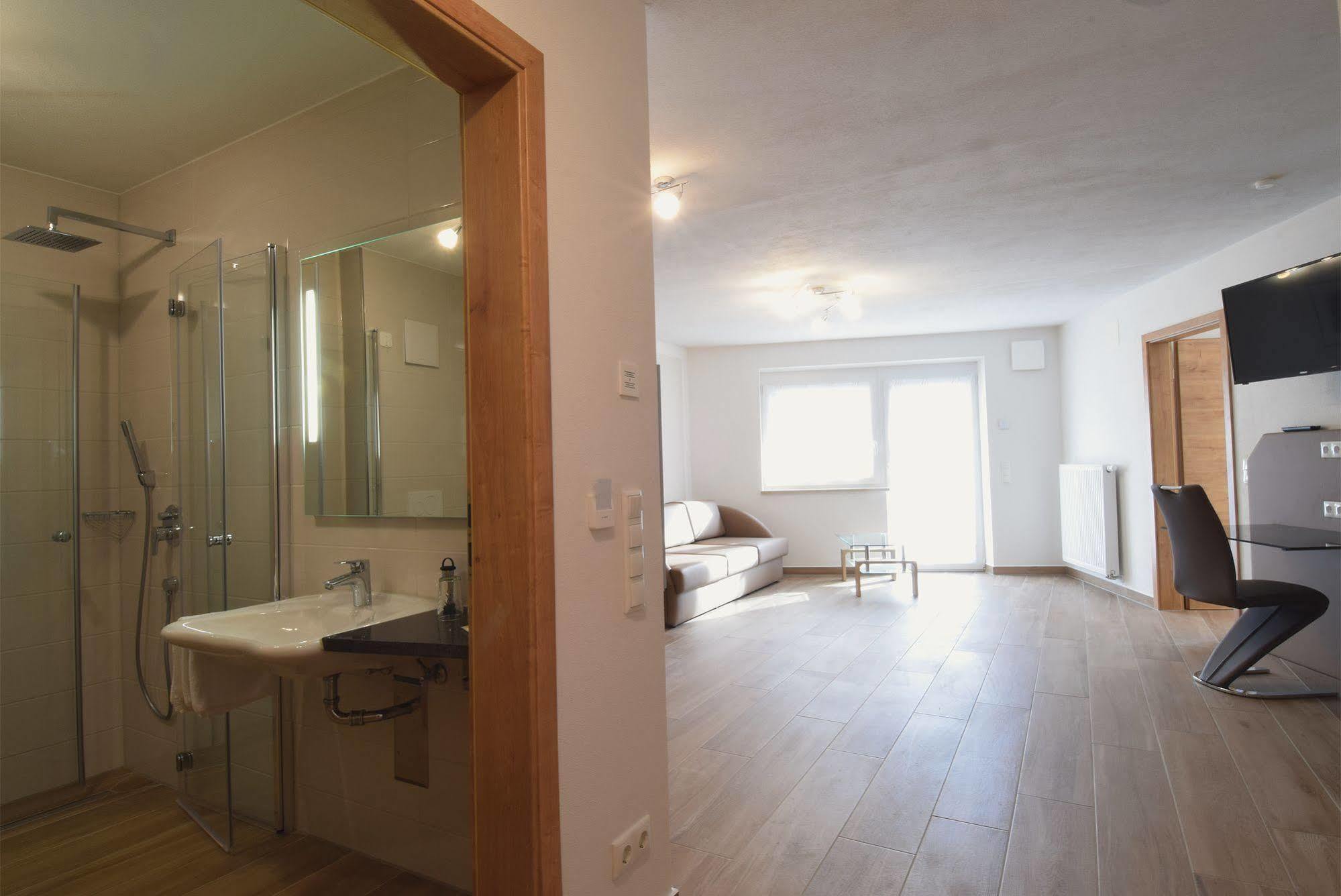 Aparthotel Donaustern Asbach-Baumenheim Екстер'єр фото