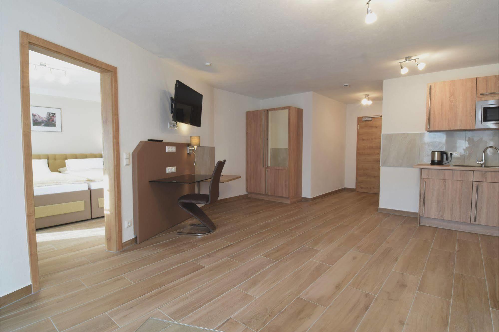 Aparthotel Donaustern Asbach-Baumenheim Екстер'єр фото