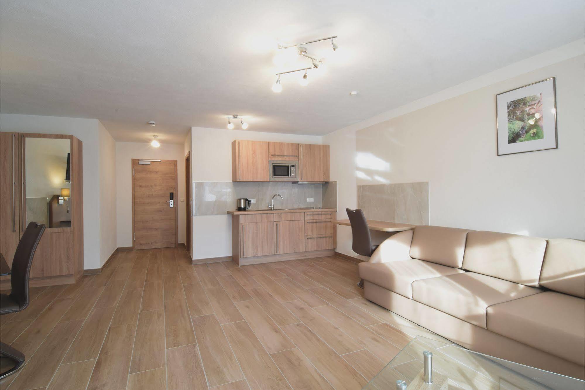 Aparthotel Donaustern Asbach-Baumenheim Екстер'єр фото
