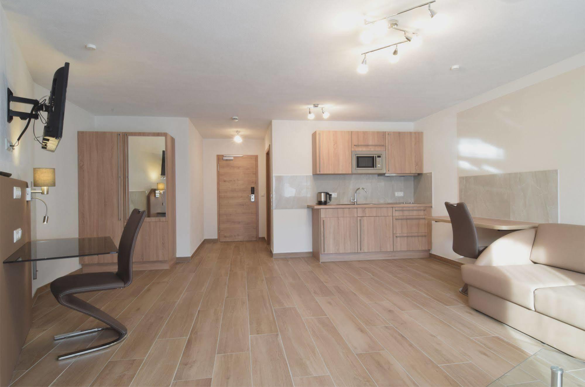 Aparthotel Donaustern Asbach-Baumenheim Екстер'єр фото