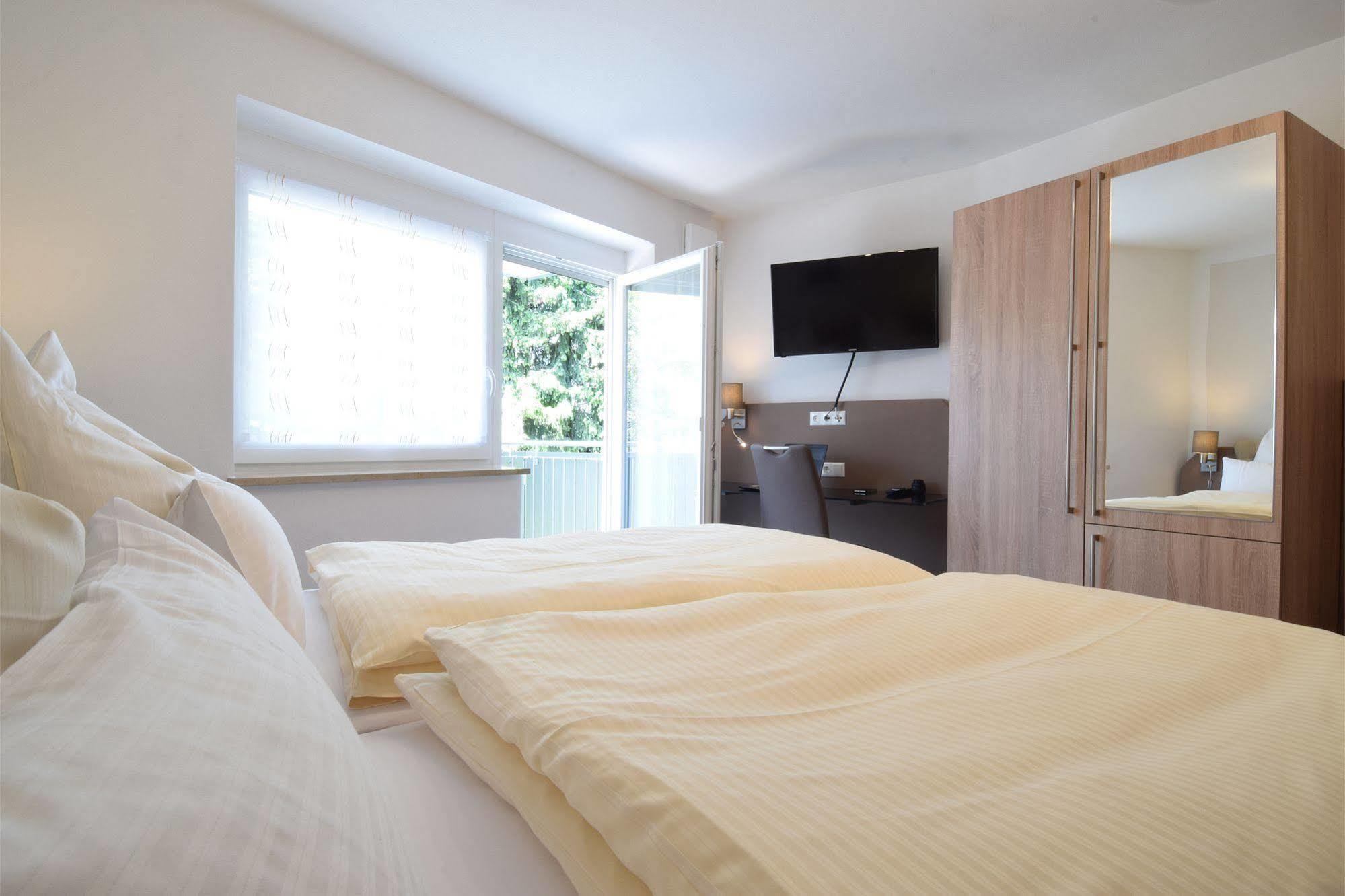 Aparthotel Donaustern Asbach-Baumenheim Екстер'єр фото