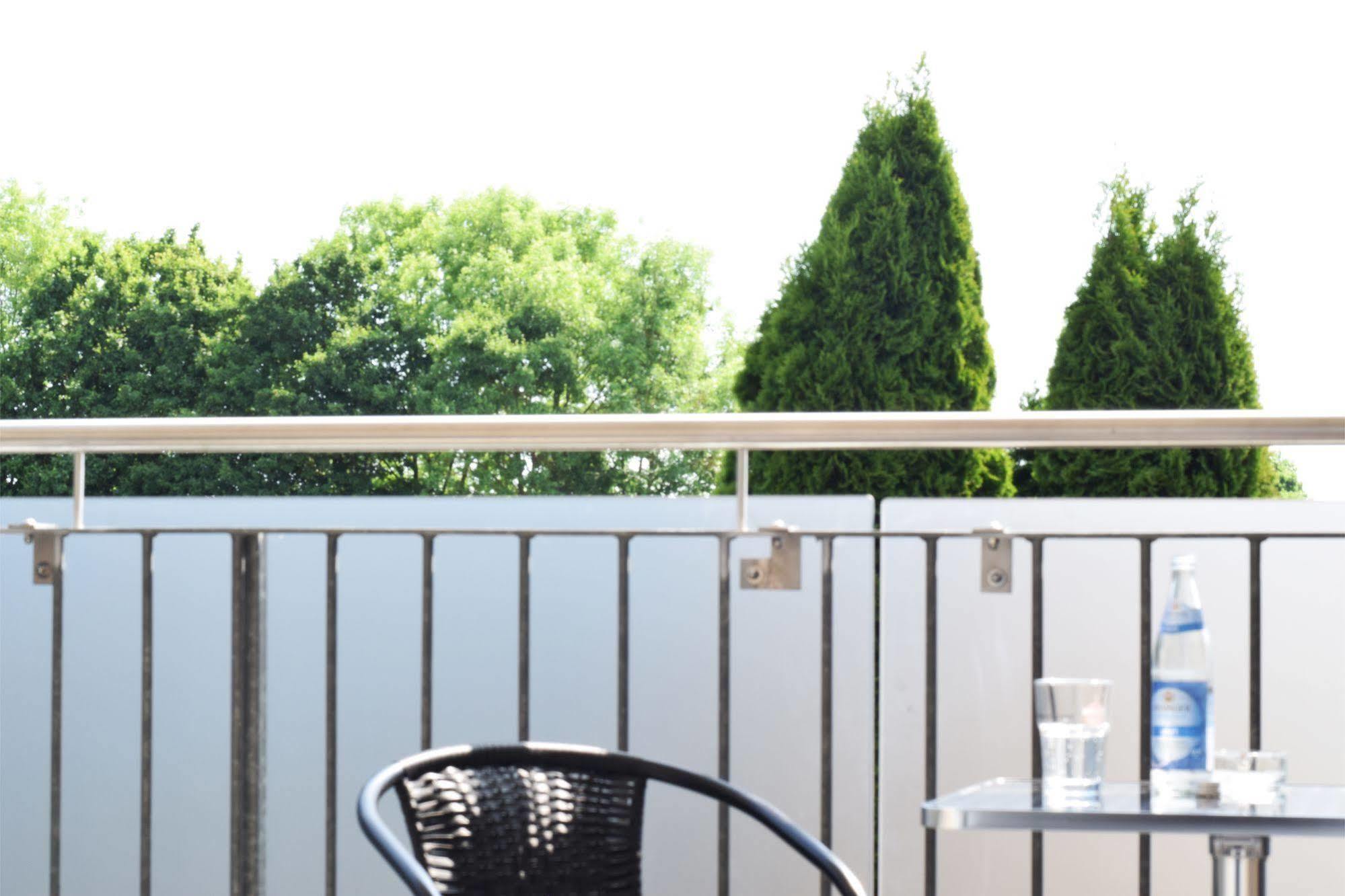 Aparthotel Donaustern Asbach-Baumenheim Екстер'єр фото